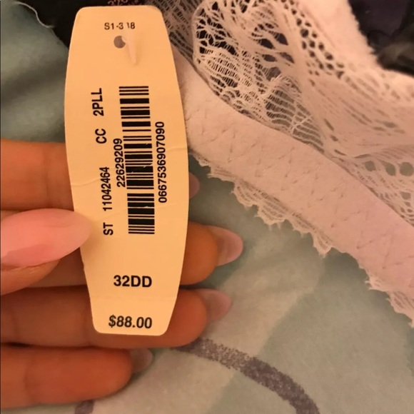 32DD VS BRA TULLE never worn - Picture 2 of 2